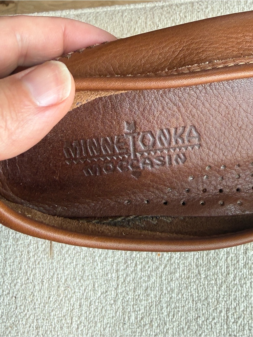 Minnetonka Women’s Brown Leather Slip-On Loafers Round Toe Rubber Sole Size 6.5 - Picture 6 of 7